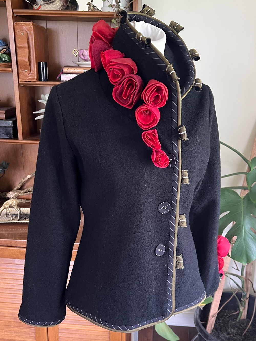 CoVelo Clothing Black Women's Wool Jacket with Red Floral Rose Accents M - Picture 13 of 16